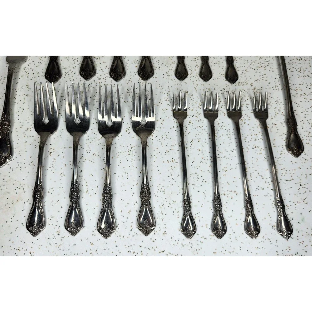 Oneida KENNETT SQUARE Distinction Deluxe Stainless Flatware 18 Piece Lot